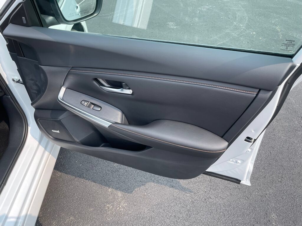 Used 2023 Nissan Sentra SR w/ SR Premium Package FWD image 22