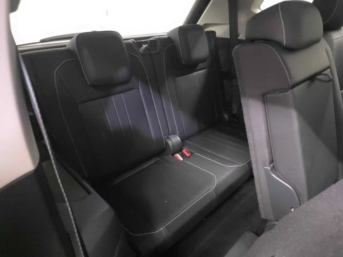 Used 2023 Volkswagen Tiguan SE w/ Panoramic Sunroof Package FWD image 14