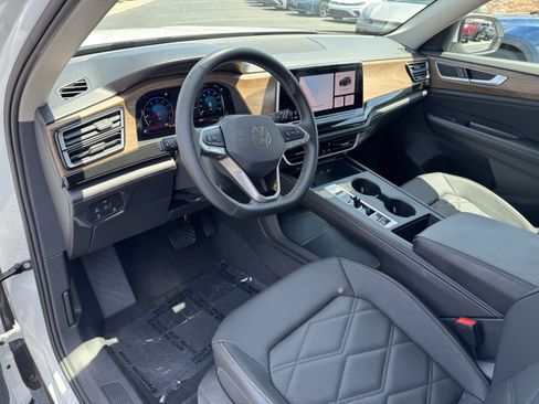 Certified 2025 Volkswagen Atlas SE FWD image 16