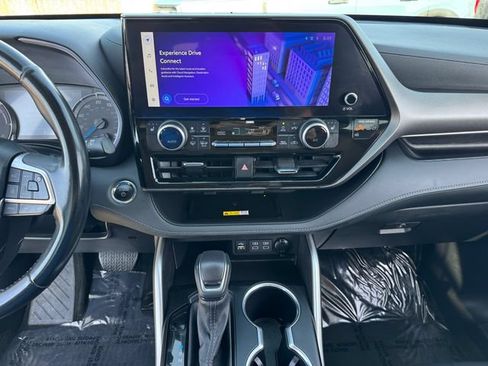 Used 2023 Toyota Highlander XLE FWD image 26
