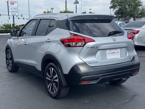 Used 2019 Nissan Kicks SV FWD image 7