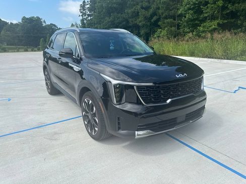Used 2025 Kia Sorento EX w/ Panoramic Sunroof Package FWD image 4