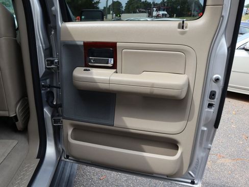 Used 2006 Ford F150 Lariat image 17