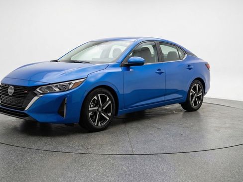 Used 2025 Nissan Sentra SV image 3