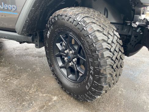 Used 2025 Jeep Wrangler Willys image 28