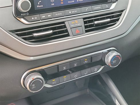 Used 2025 Nissan Altima 2.5 SR image 26