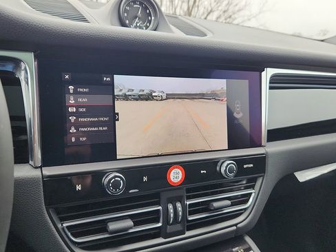 New 2026 Porsche Macan image 18