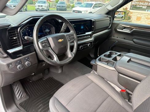 Used 2024 Chevrolet Silverado 1500 LT AWD/4WD image 12