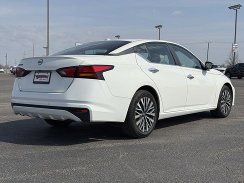 Used 2025 Nissan Altima 2.5 SV image 3