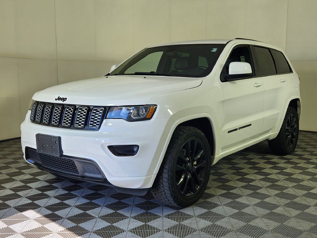 Used 2017 Jeep Grand Cherokee Altitude AWD/4WD image 3