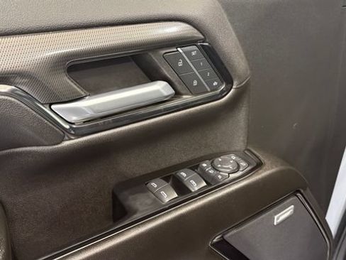 Used 2024 GMC Sierra 2500 AT4 w/ Technology Package AWD/4WD image 17