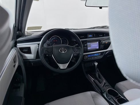 Used 2015 Toyota Corolla LE image 18