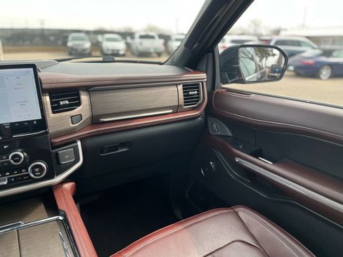 Used 2024 Ford Expedition Max Limited image 13
