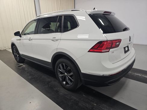Used 2022 Volkswagen Tiguan SE image 2