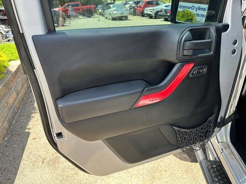 Used 2012 Jeep Wrangler Sahara AWD/4WD image 17