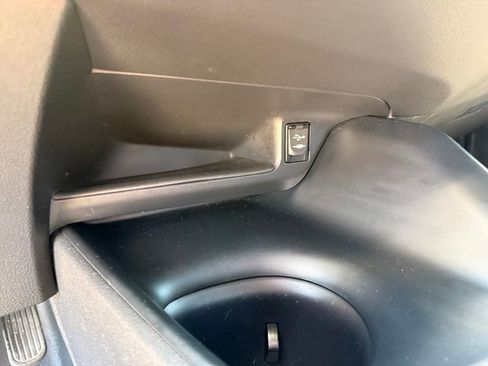 Used 2018 Toyota C-HR XLE FWD image 28