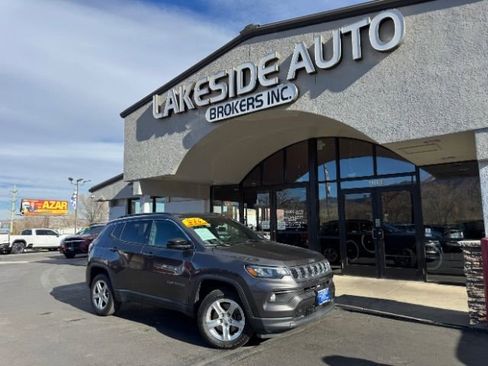 Used 2023 Jeep Compass Latitude image 1