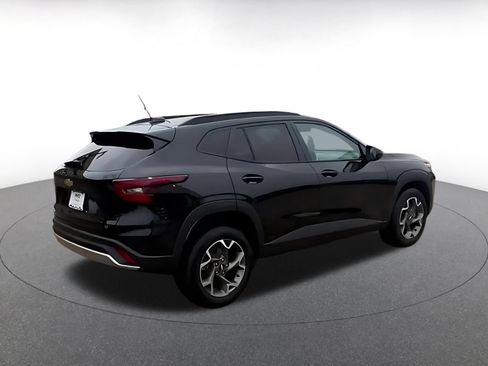 Used 2025 Chevrolet Trax LT FWD image 14
