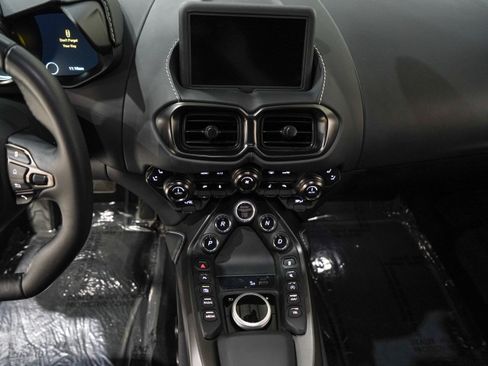 Used 2022 Aston Martin V8 Vantage Coupe RWD image 11