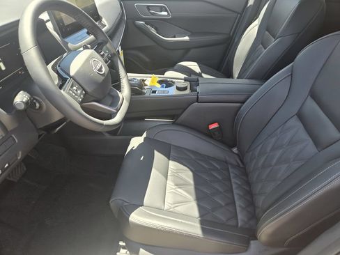 New 2026 Nissan Rogue Platinum AWD/4WD image 11
