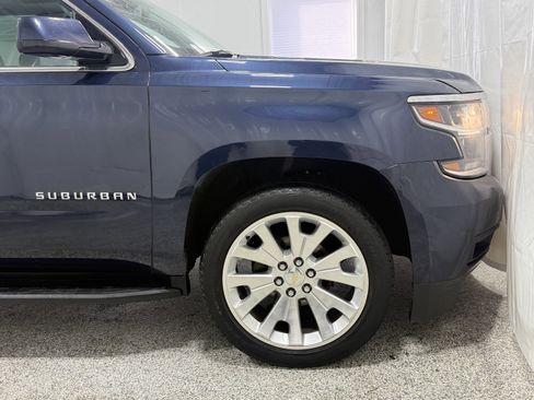 Used 2020 Chevrolet Suburban LT w/ Luxury Package image 30