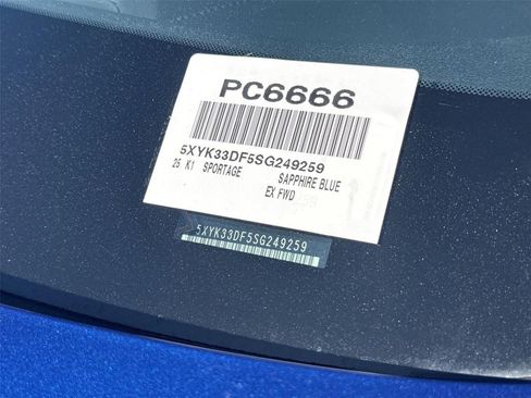 Used 2025 Kia Sportage EX image 31