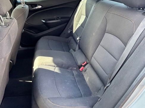 Used 2018 Chevrolet Cruze LS image 9