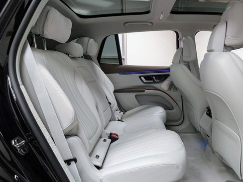 Used 2023 Mercedes-Benz EQS 580 4MATIC SUV image 24