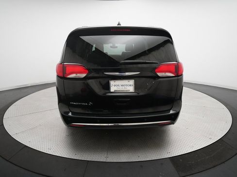 Used 2018 Chrysler Pacifica Touring-L w/ Tire & Wheel Group image 27
