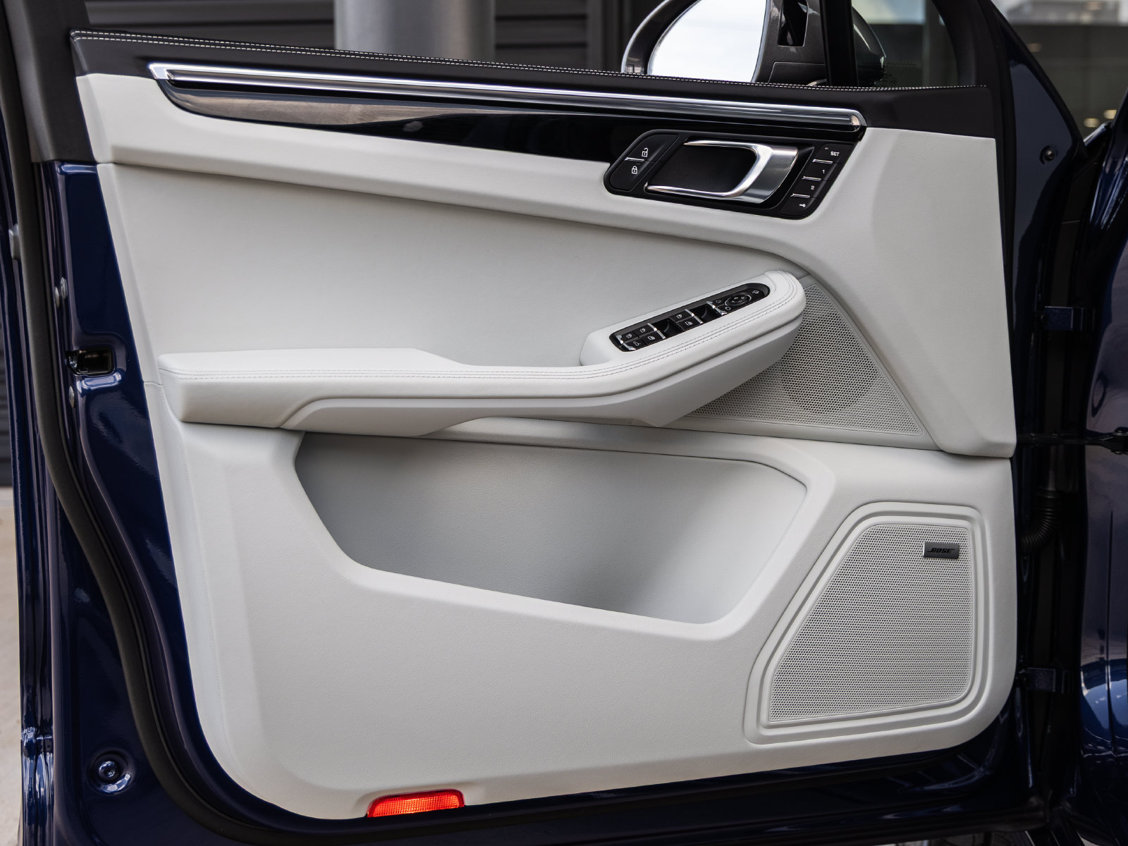 Certified 2026 Porsche Macan Turbo AWD/4WD image 20