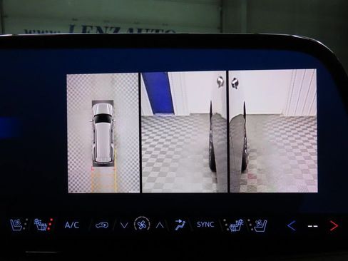 Used 2025 Chevrolet Suburban High Country image 15