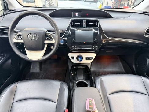 Used 2017 Toyota Prius Four w/ Premium Convenience Package FWD image 12