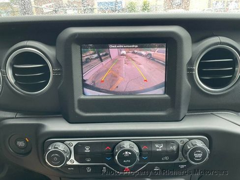 Used 2021 Jeep Wrangler Unlimited Sahara w/ Dual Top Group AWD/4WD image 13