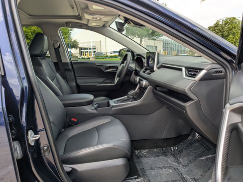 Used 2024 Toyota RAV4 XLE Premium image 32