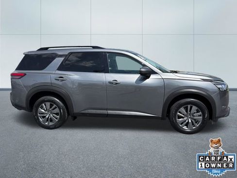 Used 2024 Nissan Pathfinder SV FWD image 2