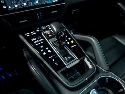 Used 2022 Porsche Cayenne S Platinum image 52