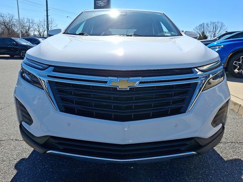 Used 2023 Chevrolet Equinox LT image 2