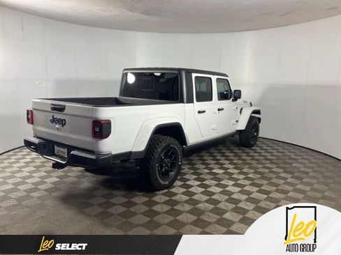 Used 2024 Jeep Gladiator Sport image 6
