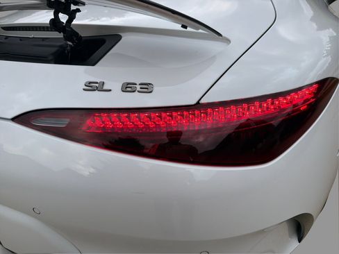 Used 2022 Mercedes-Benz SL 63 AMG 4MATIC w/ AMG Aerodynamic Package image 40