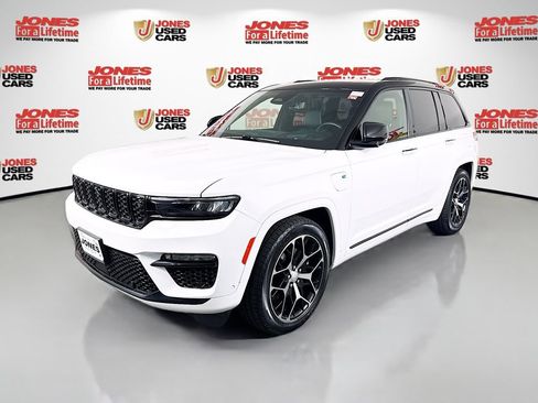 Used 2023 Jeep Grand Cherokee Summit AWD/4WD image 12