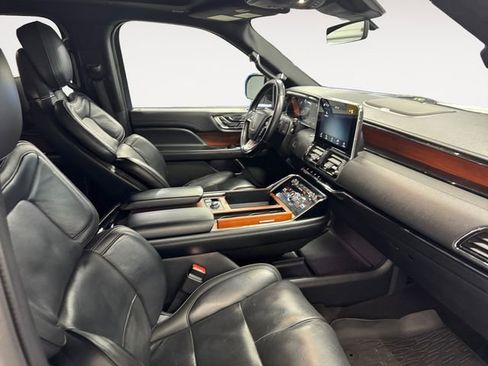 Used 2018 Lincoln Navigator L Reserve w/ Technology Package image 4