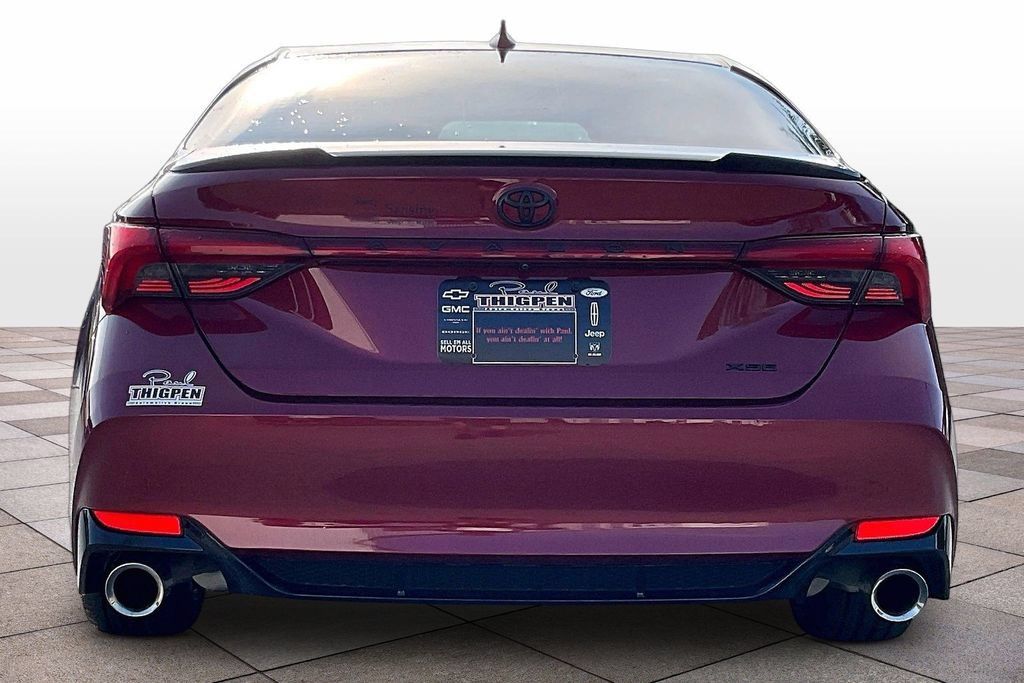 Used 2019 Toyota Avalon XSE FWD image 4
