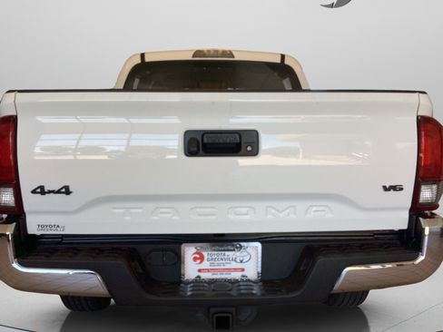 Used 2019 Toyota Tacoma SR5 AWD/4WD image 10