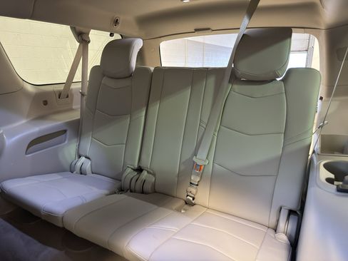 Used 2017 Cadillac Escalade ESV Premium Luxury AWD/4WD image 30