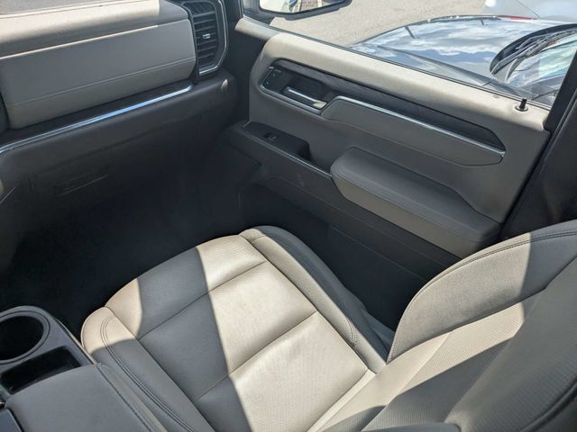 Used 2025 GMC Sierra 1500 SLT AWD/4WD image 17