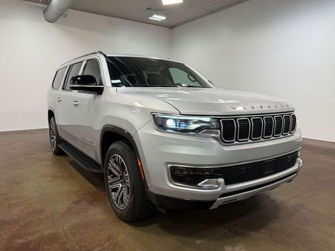 Used 2024 Jeep Wagoneer L Series II w/ Flexible Seating Group AWD/4WD image 30