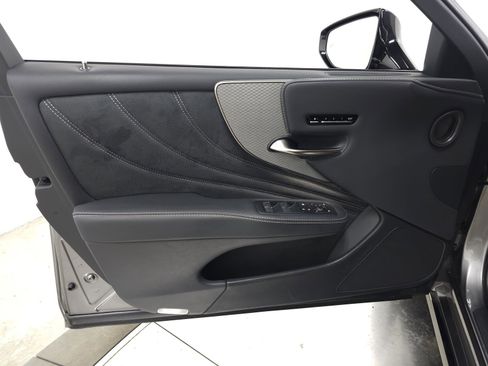 Used 2023 Lexus LS 500 F Sport w/ Accessory Package (Z2) image 15