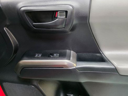 Used 2021 Toyota Tacoma SR5 AWD/4WD image 26