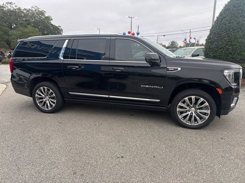 Used 2022 GMC Yukon XL Denali w/ Denali Ultimate Package image 6
