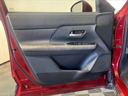 Used 2025 Nissan Kicks SV FWD image 19